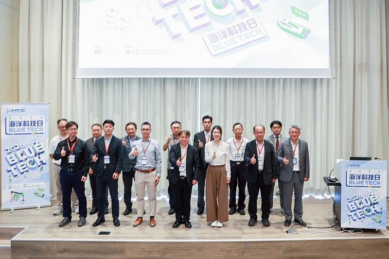 Blue Tech 2026海洋科技日貴賓合影。經濟部能源署陳崇憲副署長（前排左4）、金屬中心劉嘉茹董事長（前排右3）、王俊傑副執行長（前排右2）、陳維德處長（前排右1）、沃旭能源彭嘉俊工程與系統部門總監（前排左3）、李顯庭亞太區風場運維監控系統及附屬設施經理（前排左2）、台灣海洋科技研究中心吳騏副主任（前排左1）。