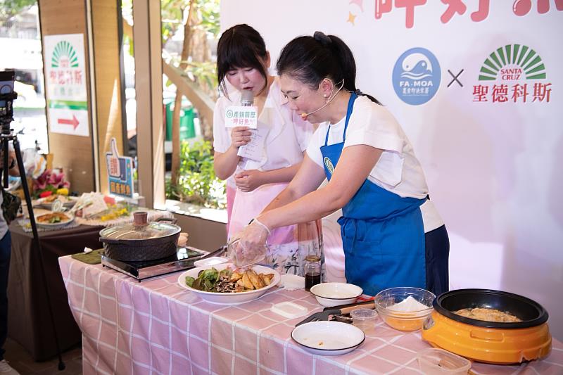 「產銷履歷 安心上桌」料理示範。