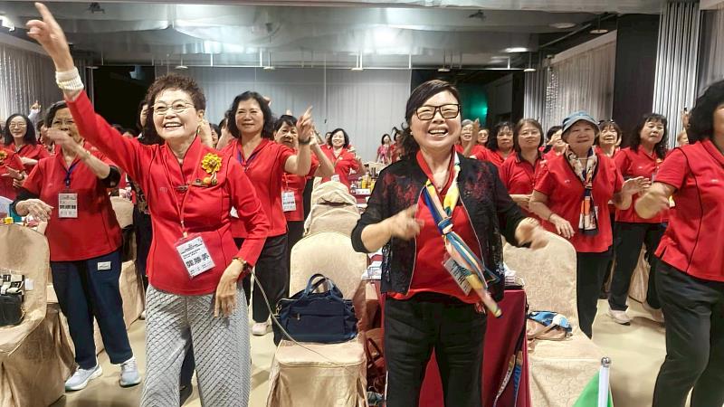 開場帶動。