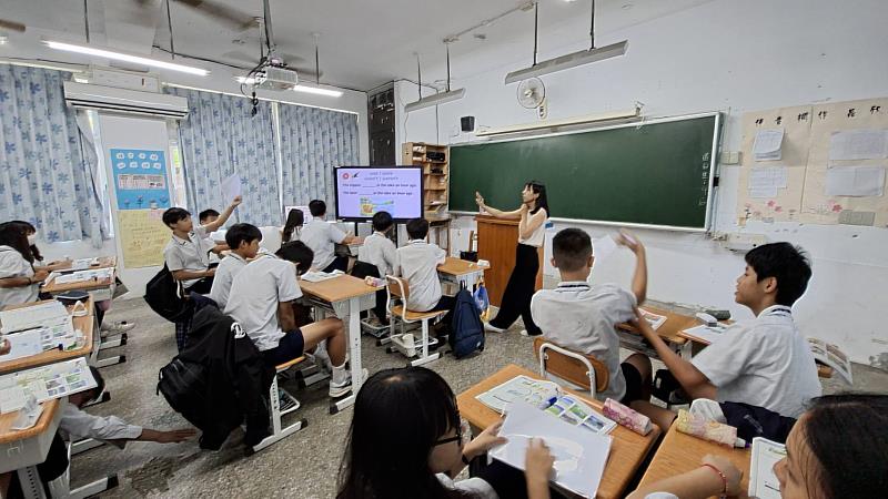 以古文照亮自我、用AI對話今昔！ 臺東全時支援輔導員公開授課 展現素養與科技融入多元風貌