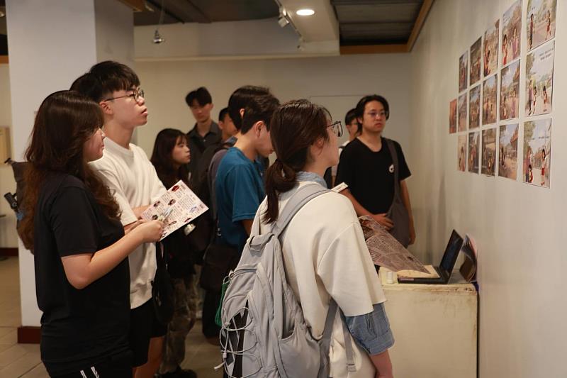 成大文學院跨領域戲劇學分學程114學年度下學期課程聯展整合田野實作、心理劇與數位應用,展現藝術跨域及SEL學習成果,共計3位老師、7門課程聯合展出。