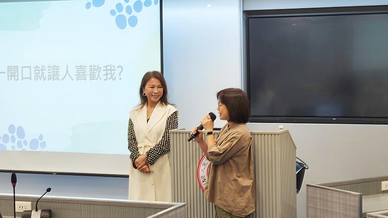圖一、蔡佳芳老師致詞。