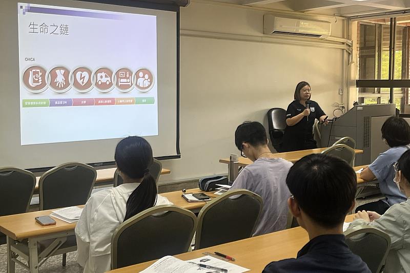 南大衛保組持續推動健康促進與急救教育，透過實務演練培養師生面對突發狀況的冷靜應變能力。