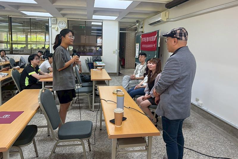 南大學生於補教職涯分享會中踴躍提問，關注特教專業在補教產業中的應用與發展方向，展現對教育職涯探索的高度投入。