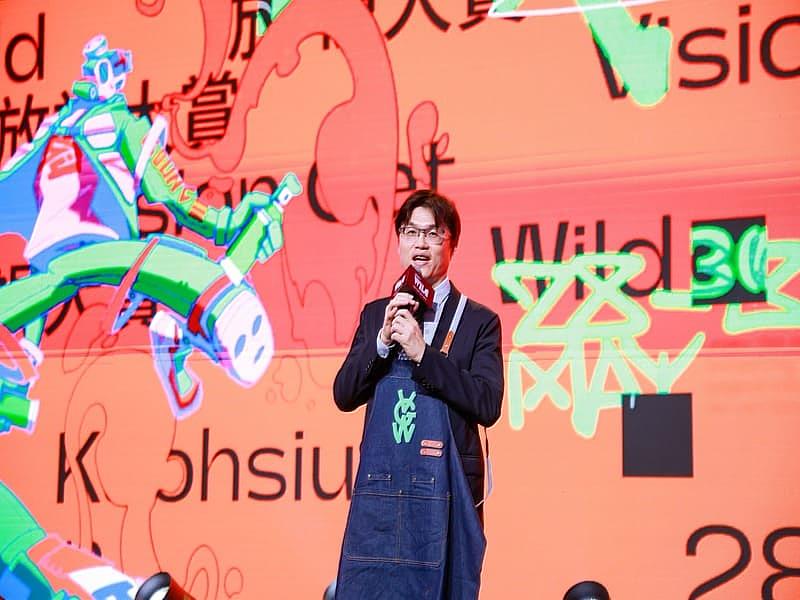 教育部朱俊彰常務次長致詞時勉勵學生擁抱AI新科技，仍保有無法被取代的人性溫度。