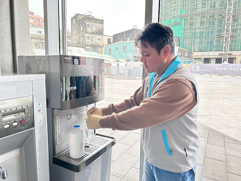 飲水機用水端採樣。