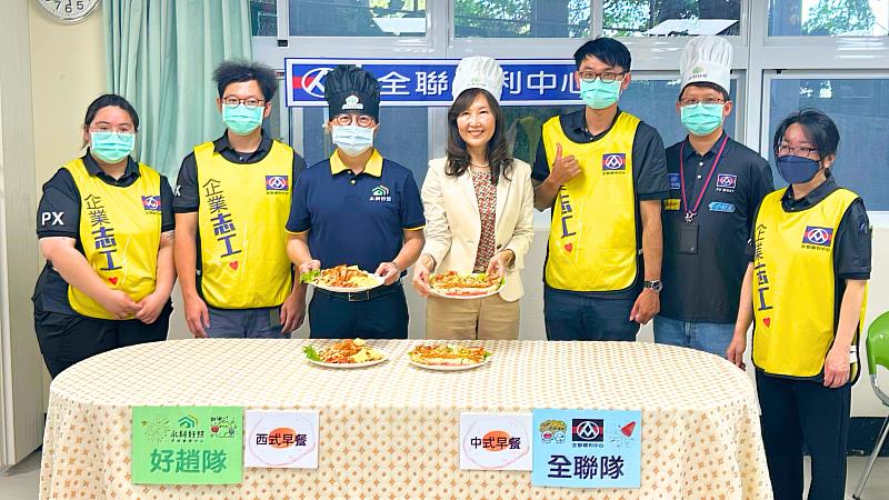 雙方團隊展示完工料理，中式隊推出經典蘿蔔糕與肉鬆玉米蛋餅，西式隊則完成可頌歐姆蛋早午餐。活動透過創意廚藝競賽，展現豐富多元的互動成效。