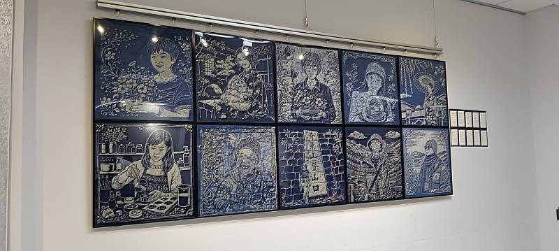 長青學員分享藍染創作成果。