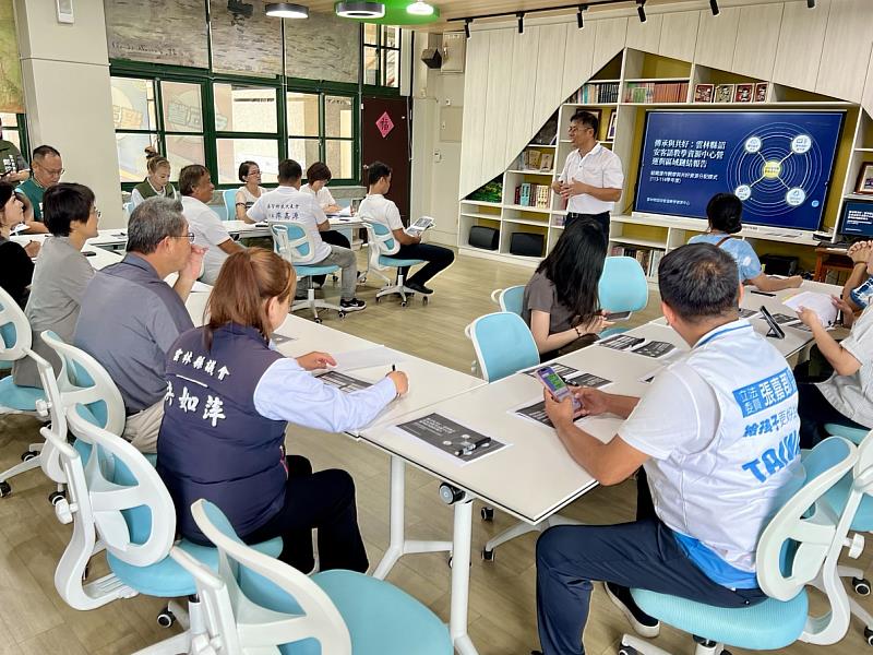 古主委今日訪視目的，期盼借助在地校長、主任、議員代表及第一線教師的力量，共商新方法來提升現階段的詔安客語使用率。