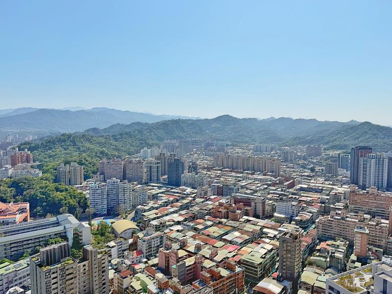 國內經濟表現佳,以及台股大漲帶動財富效果,房市買氣有回溫跡象,5月全台交易量較4月量增12%。(房市示意圖)