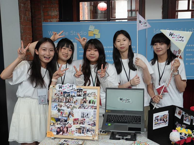 佛光大學傳播學系畢展《電光瞬間》今天盛大開幕，展現新世代媒體創意與青春能量。