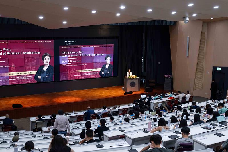 歷史學系 5 月 28 日舉辦熊貓講座，校內外近 200 名師生與研究人員到場聆聽。（圖／淡江大學提供）