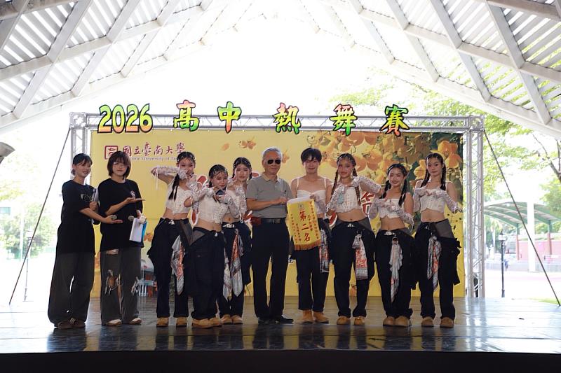 南大2026阿勃勒節高中熱舞賽亞軍由瀛海高中獲得，隊員以默契十足的舞蹈表現與穩健台風贏得肯定，為觀眾帶來精彩演出。