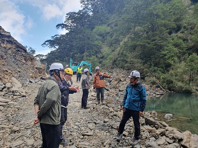 林業及自然保育署廖一光副署長及集水區治理組劉忠憲組長至現場督導。