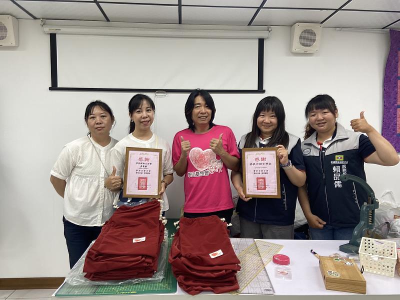 用雙手縫出城市的溫度 嘉義市婦女學苑暖心手作傳遞端午關懷