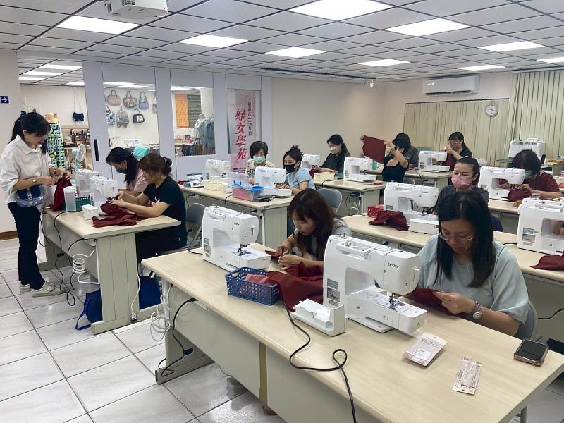 用雙手縫出城市的溫度 嘉義市婦女學苑暖心手作傳遞端午關懷