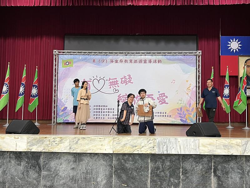 表演藝術融入生命教育，救國團攜手混障綜藝團前進校園分享愛與生命的故事。