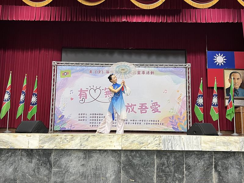 表演藝術融入生命教育，救國團攜手混障綜藝團前進校園分享愛與生命的故事。