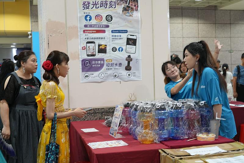 民眾踴躍參與成果展打卡互動活動專區。