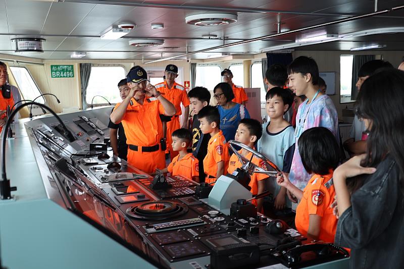 參觀雲林艦駕駛台。