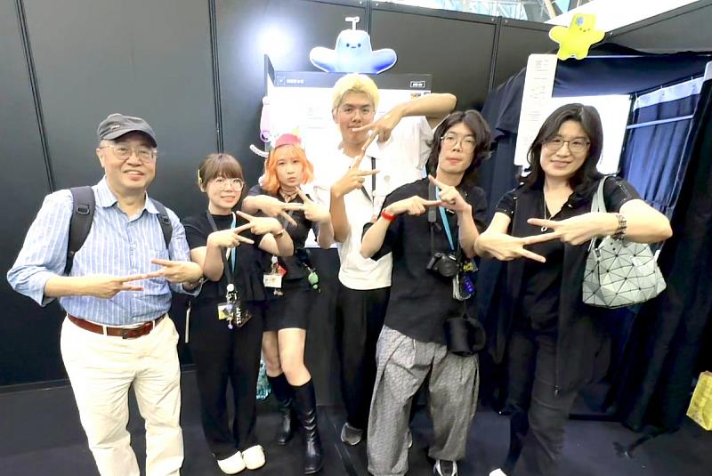 聲擬意識合照。