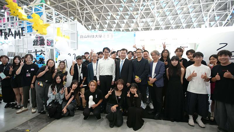 創意媒體學院4系參展放視大賞，全體合影。