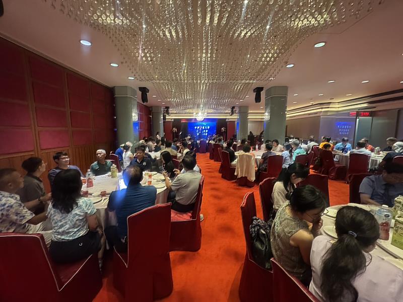 台南校友第4屆大會暨聯誼餐會場面盛大溫馨熱絡。