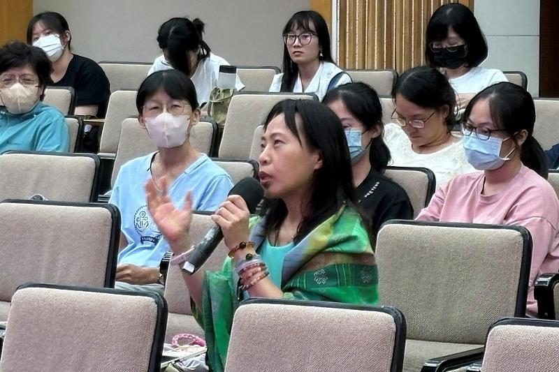 南大電影賞析映後交流熱烈，觀眾踴躍提問分享觀影心得，共同探討歷史真實、文學意涵與文化傳播。