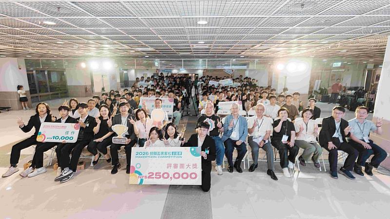 2026 技職杯黑客松全國賽獲獎隊伍合影。