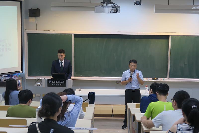 南大應數系主任黃印良致詞,分享數學專業在金融科技、數據分析與風險管理領域的應用價值與發展前景。