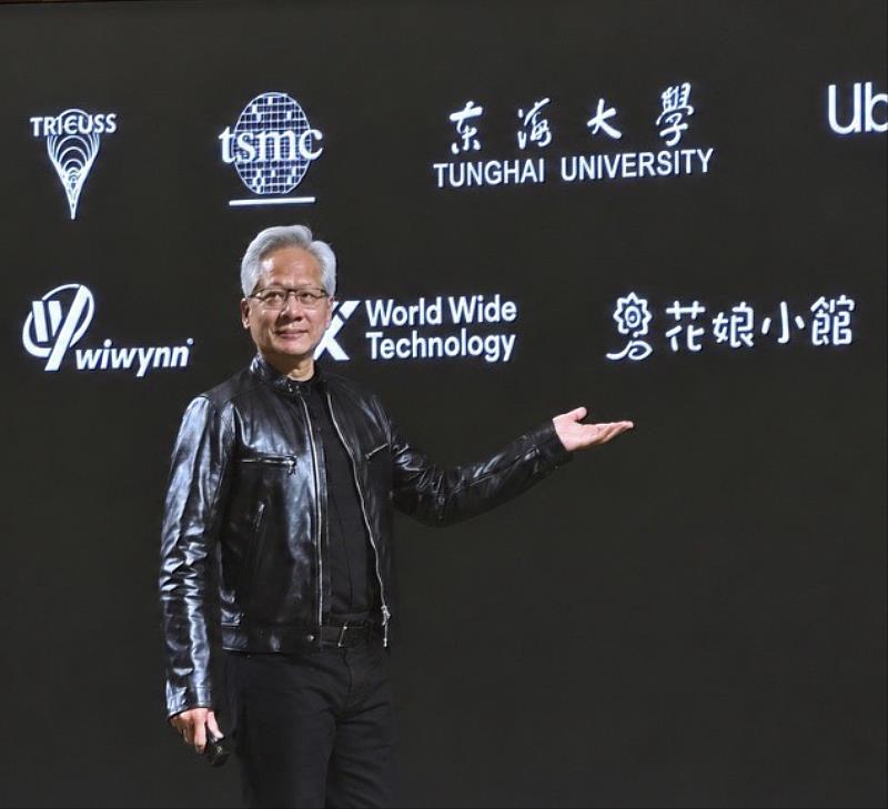 輝達執行長黃仁勳GTC Taipei演講，駐足花娘小館，東海大學緊鄰台積電登黃仁勳背板全校嗨翻。