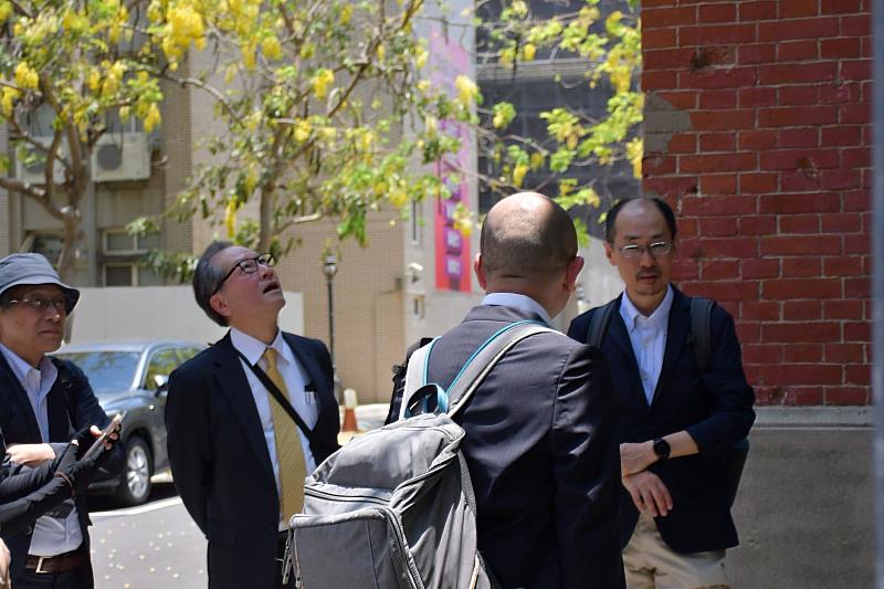 南大安排校園導覽活動，讓日本石川縣立大學訪問團實地認識教學環境與校園特色。