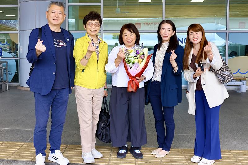 交通部觀光署駐韓國辦事處薛佳翎主任接機歡迎黃敏惠市長參訪釜山。
