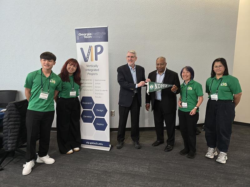 國立東華大學GOFAR團隊與VIP Consortium創辦人及喬治亞理工學院代表合影，展現東華大學於國際VIP社群中的參與與連結。