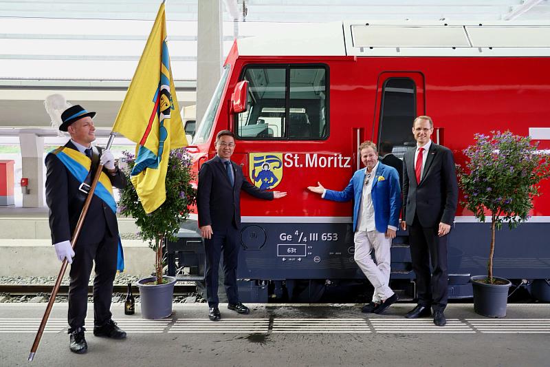 林華慶署長與St. Moritz市長Christian Jott Jenny共同擔任RhB聖莫里茨號教父。