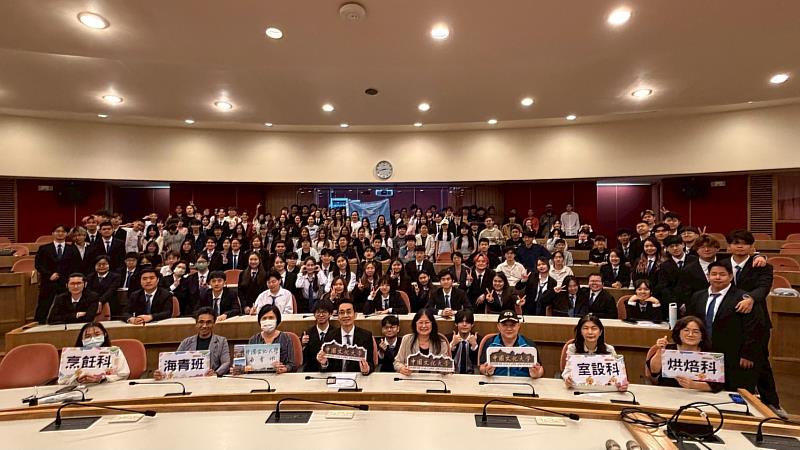 中國文化大學舉辦第2、3期海外青年就學輔導技術研習班聯合迎新典禮，迎接來自馬來西亞、越南、緬甸、印尼、柬埔寨及菲律賓等國81位海外青年學子加入華岡大家庭。