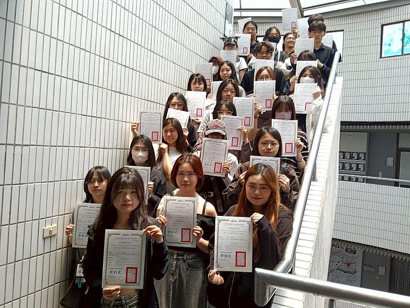 視傳系40位考生全數考取MPCC文創品牌行銷企劃師甲級特色專業證照，通過率100%。