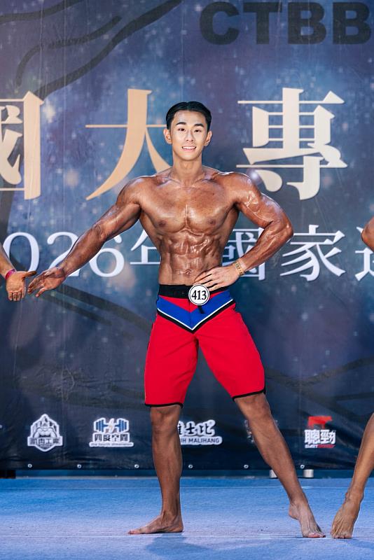 城市科大休閒系謝睿哲同學奪雙冠軍。