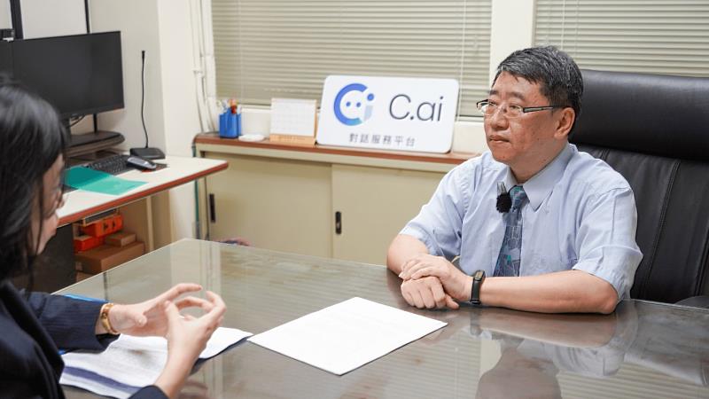 淡江大學資訊長 石貴平教授指出新世代學生資訊獲取習慣已改變為對話式的即時服務。