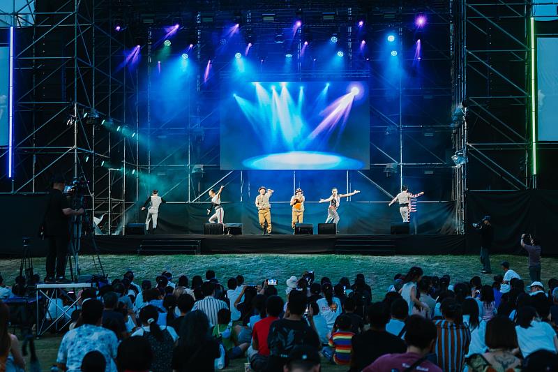 嘉義藝術節倒數兩日吸引15萬人潮。