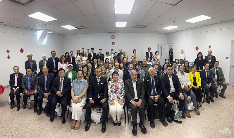 委員長徐佳青主持多倫多僑情座談近70位僑界人士踴躍參與，現場交流熱絡。