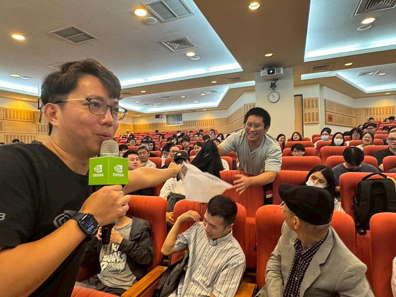 NVIDIA Watch Party 活動現場氣氛熱烈，同學踴躍參與並熱情互動。