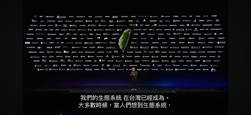 活動背板匯聚各界代表性品牌與機構,東吳大學亦名列其中,展現高等教育能量。