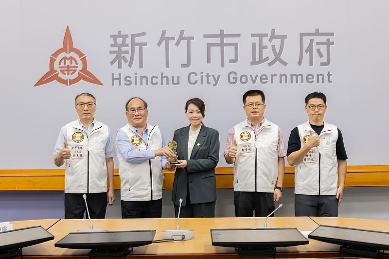 竹市警察局獲全國打詐專案評核丙組第2名呈獎合影。