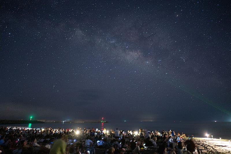 聽海、聽歌、看星空 走進東河金樽沙灘 準金曲歌后洪佩瑜領銜開唱 台東最美星空揭開序幕