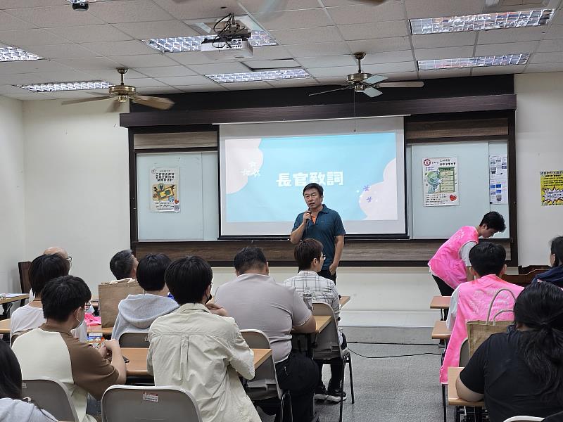 南華大學舉辦「三好宿舍節能省電比賽」,何應志學務長致詞。