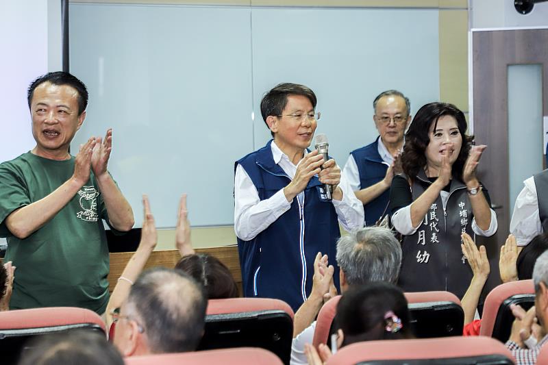 70歲以上換照新制上路 嘉義監理站深入社區服務長者
