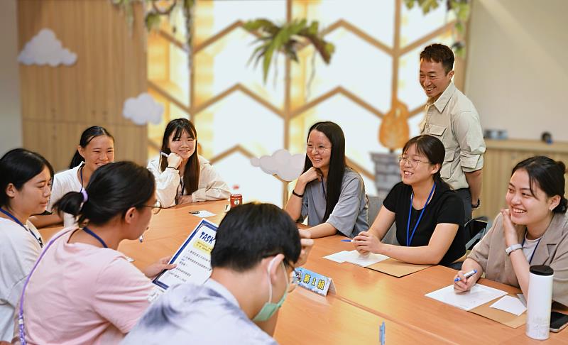 北分署YS青年暑期職涯營隊安排兩位專業職涯導師，陪伴青年在職涯路上持續前行，開啟屬於自己的職涯旅程。（歷史照片）
