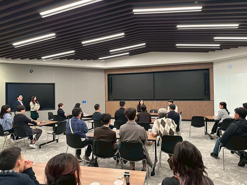 東華大學管理學院EMBA學員偕國企系MBA學生與駐西雅圖臺北經濟暨文化辦事處交流。