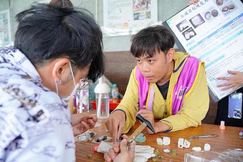 「貝殼效應」觀察及比較黃金蜆殼、滑石、方解石的硬度奧祕。
